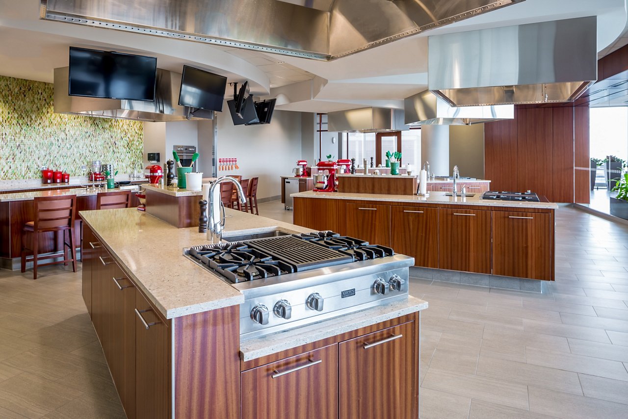 A cafeteria at the Dan Abraham Healthy Living Center in Rochester, MN with Darlington quartz countertops