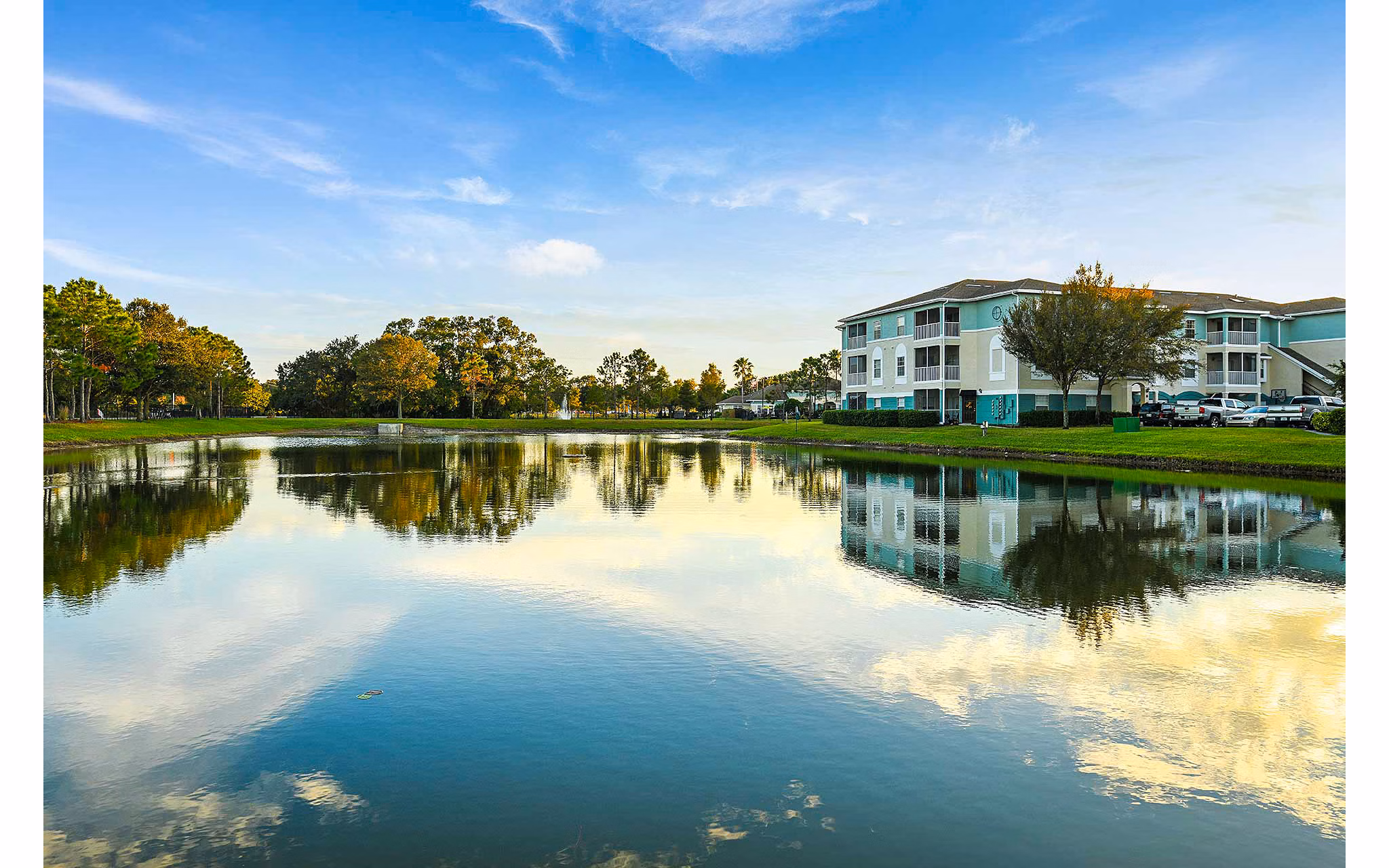 Villas at Gateway Apartments: Elegant facade at luxury apartments in prime location
