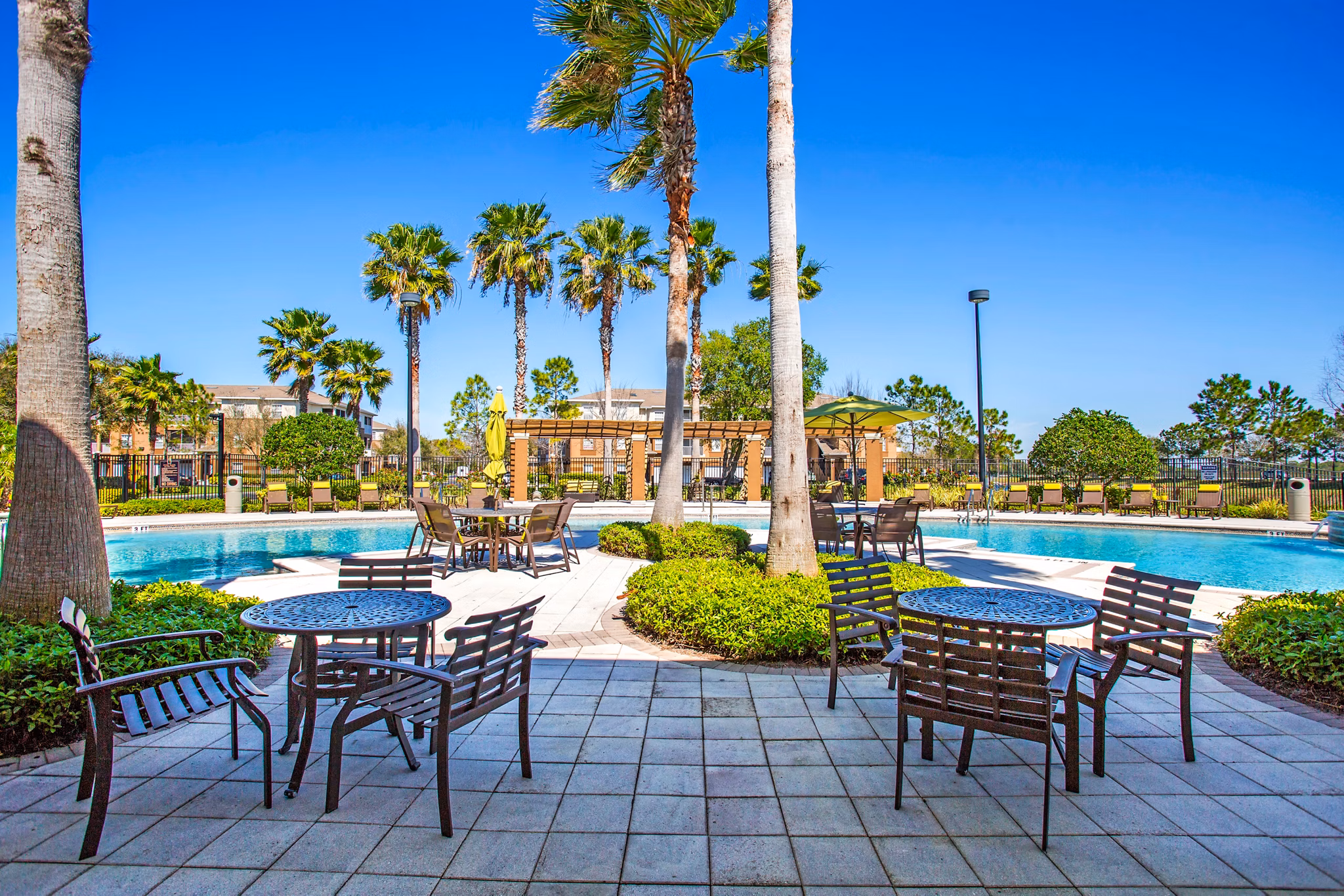 Villas at Gateway Apartments: Relaxing pool area with lounge chairs