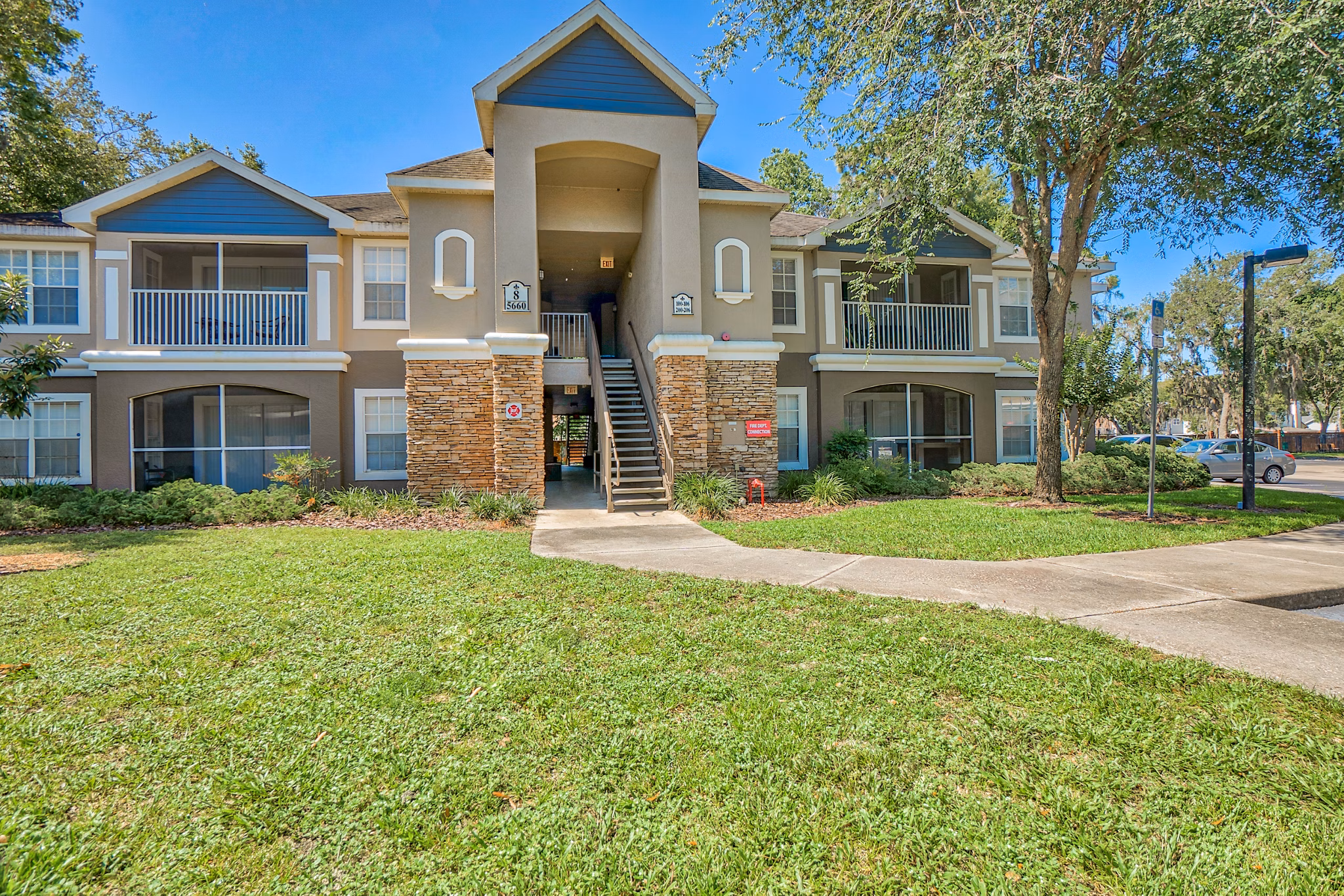 Elmhurst Village: Elegant luxury apartments with lush landscaping in downtown area