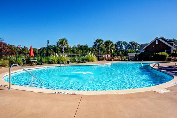 pool at Lauren Ridge Apartments