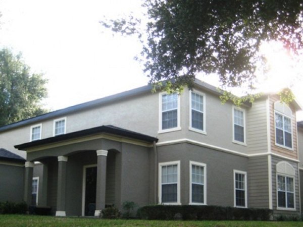 exterior at Hawthorne Groves Apartments