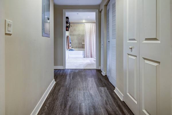 One Plantation Apartments