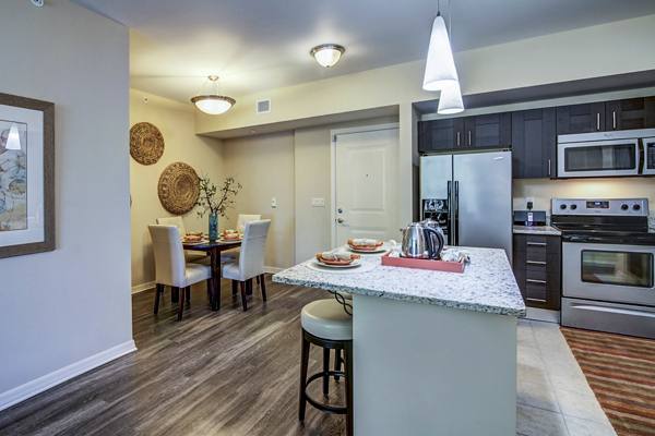 One Plantation Apartments