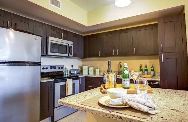 One Plantation Apartments