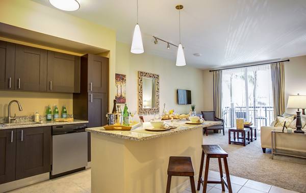 One Plantation Apartments