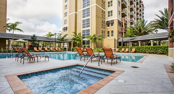 One Plantation Apartments