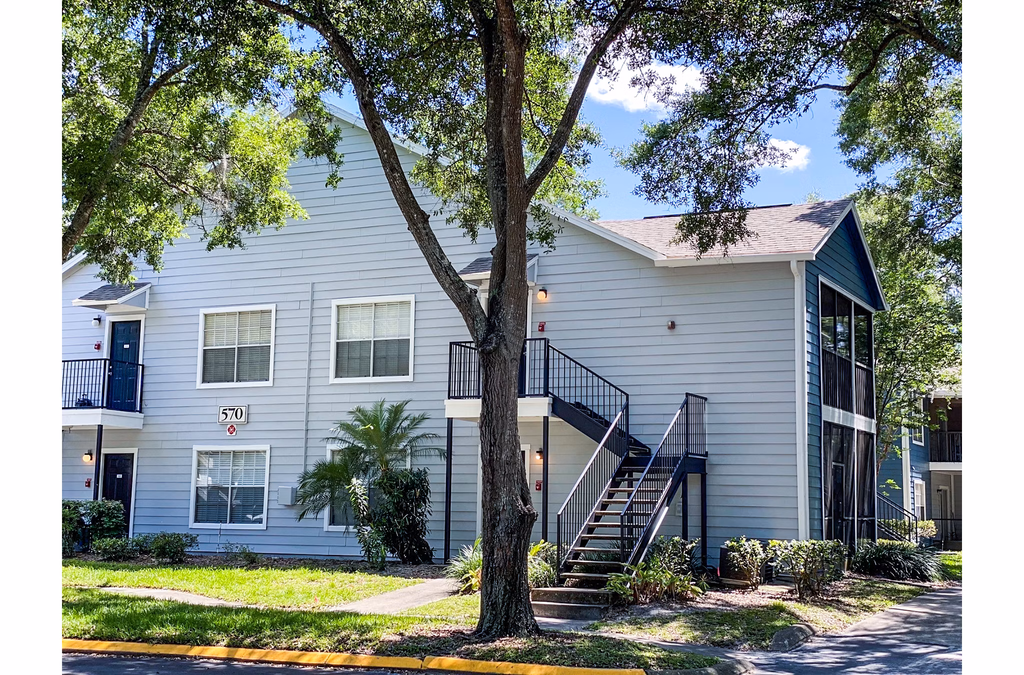 The Crest at Altamonte: Modern view of luxury apartments in Altamonte Springs