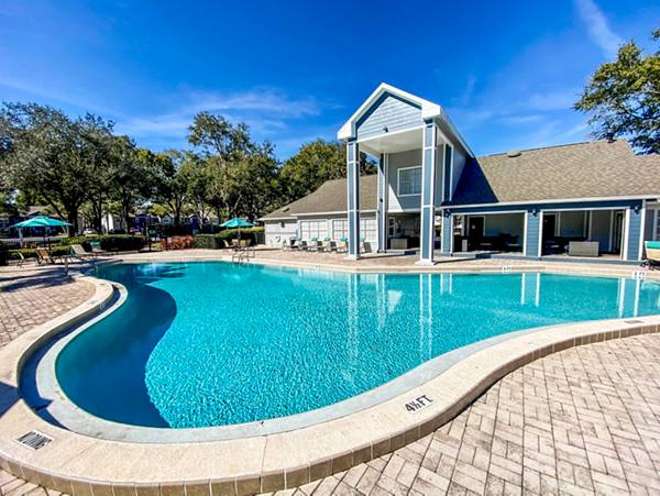 pool at The Crest at Altamonte Apartments