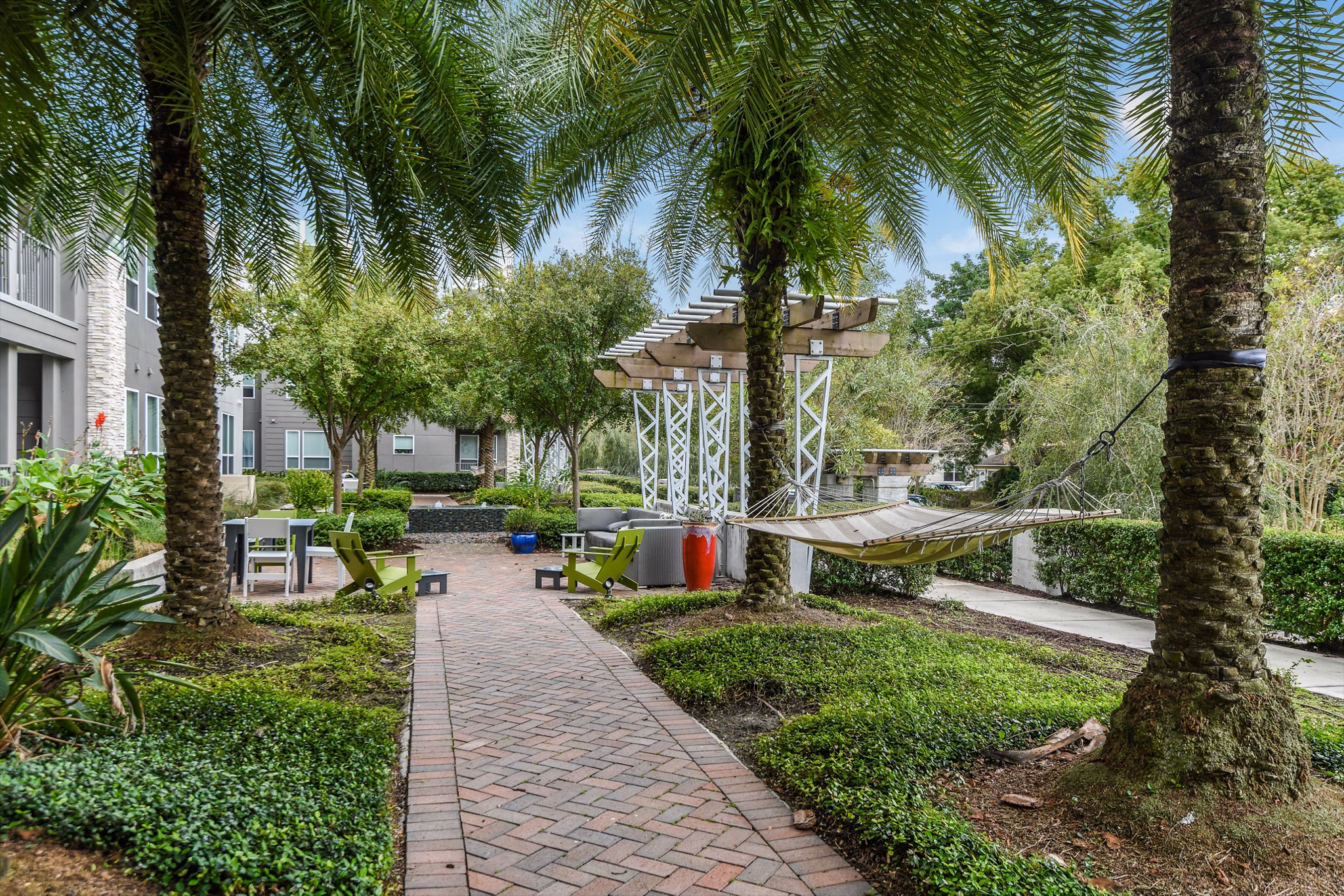 The Gallery at Mills Park Apartments: Lush courtyard with outdoor seating areas