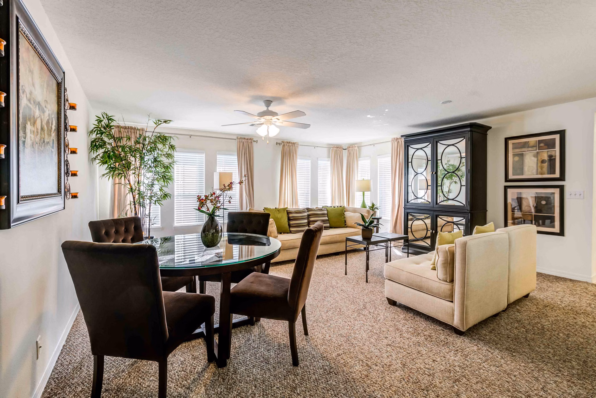 Dining area with modern furniture at Parks at Hunter's Creek Apartments