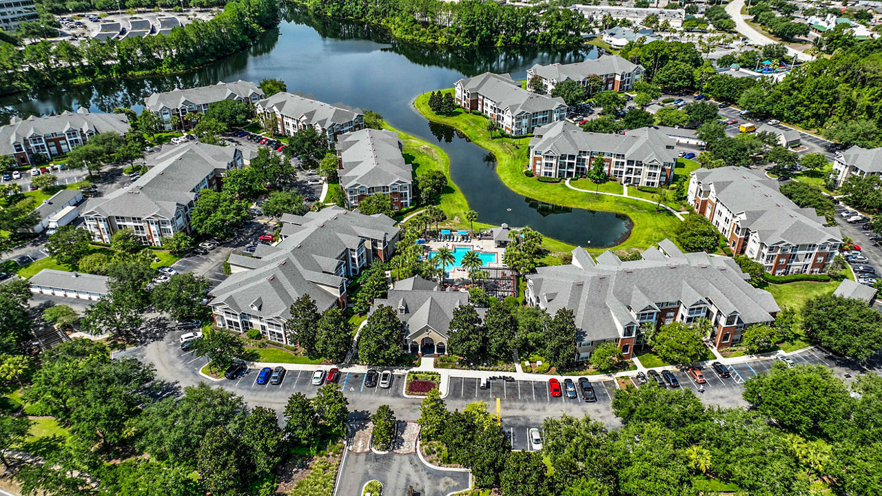 54 Magnolia Apartments: Elegant building in desirable location