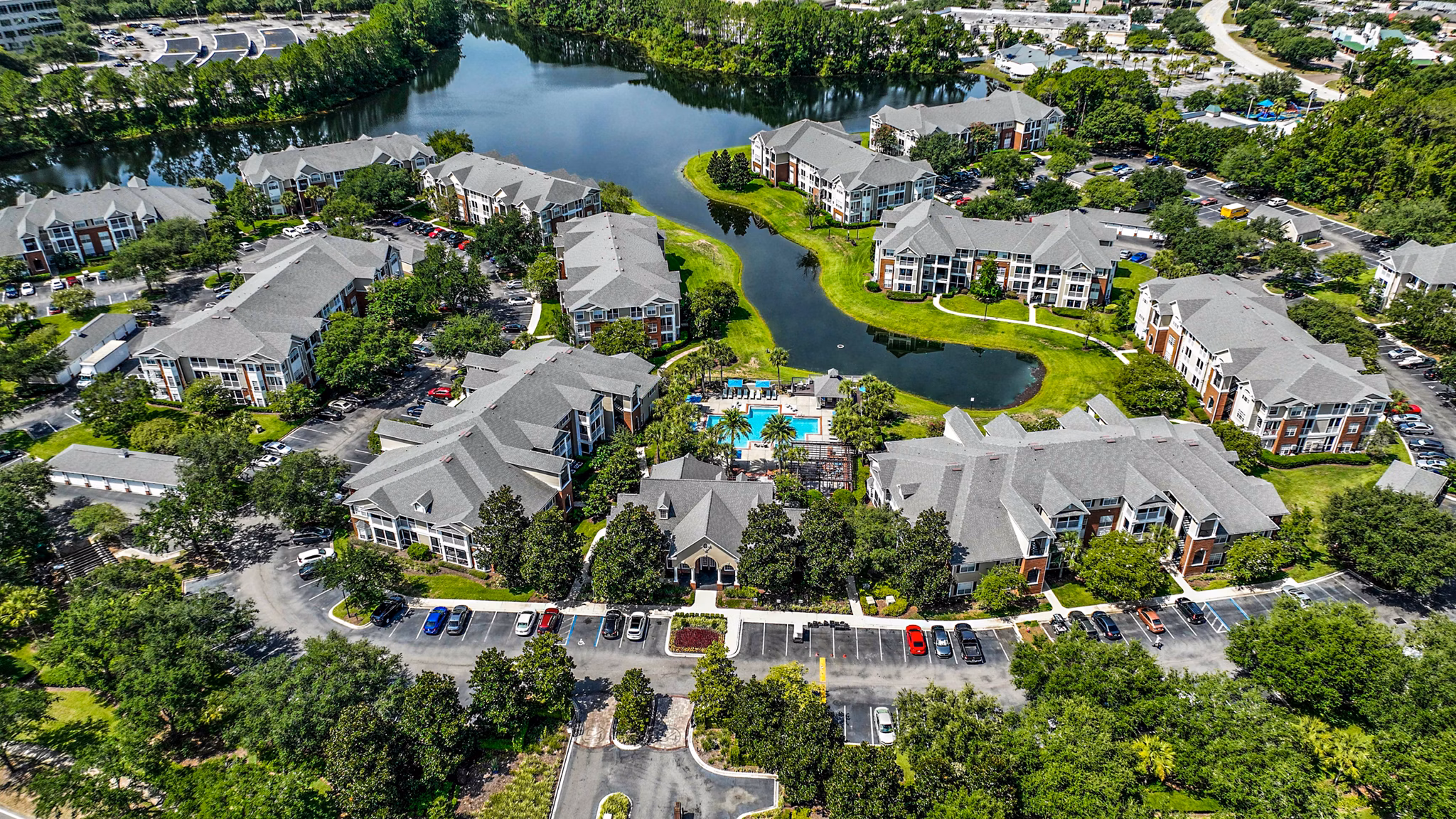 54 Magnolia Apartments: Elegant building in desirable location