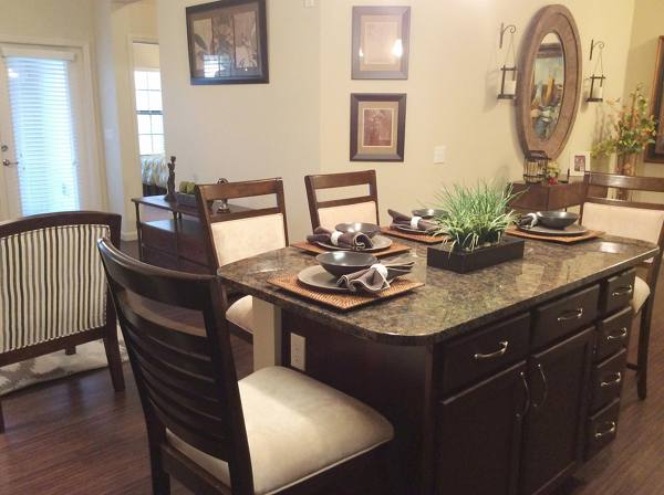 dining room at Sanctuary at Eagle Creek Apartments
