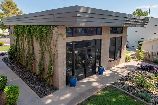 Solaire on Scottsdale Apartments