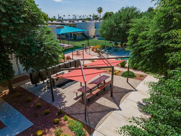 Solaire on Scottsdale Apartments