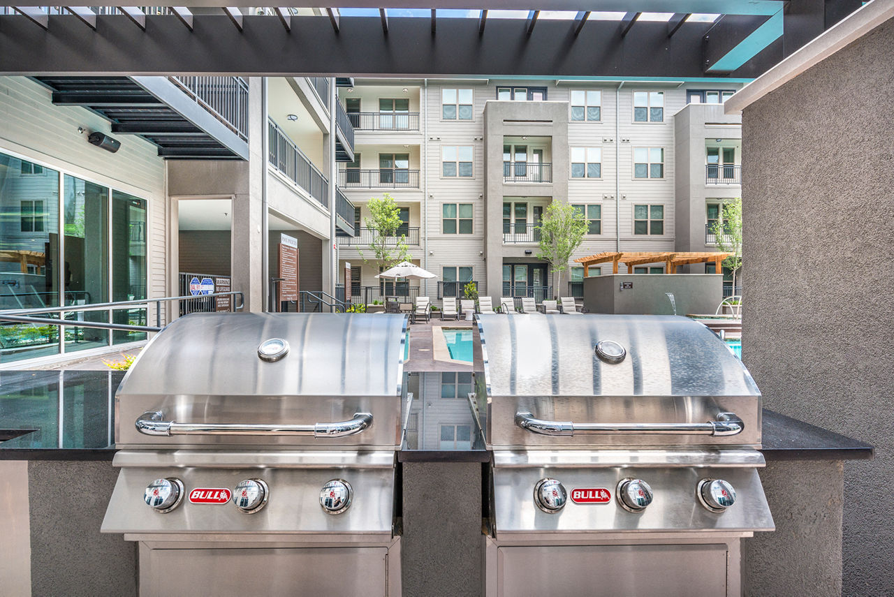Grill area at Overture Plano (1 of 2)