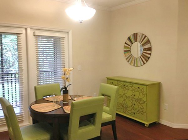 Avenue Royale Apartments