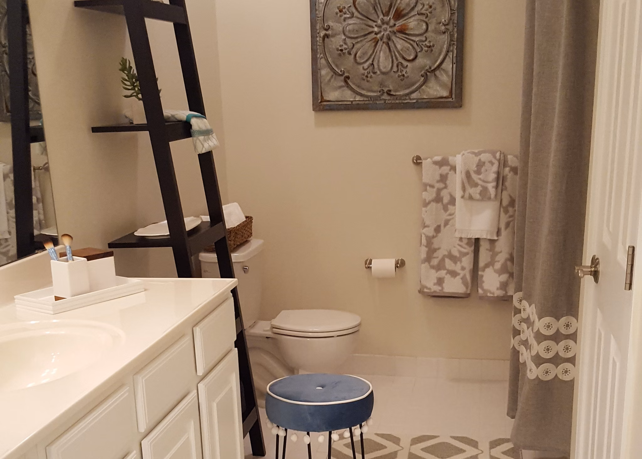 bathroom at Station Square Apartments
