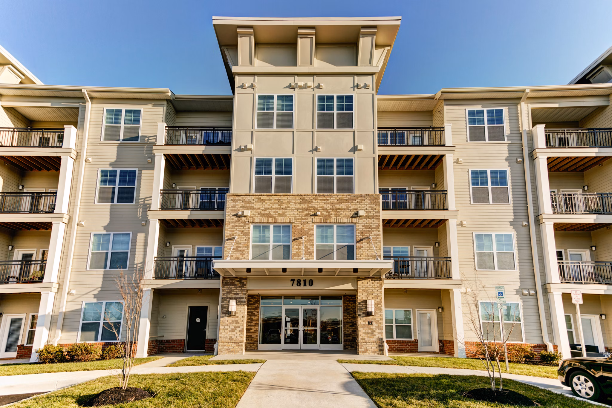 Paragon at Columbia Overlook: Modern luxury apartments with scenic views in Maryland