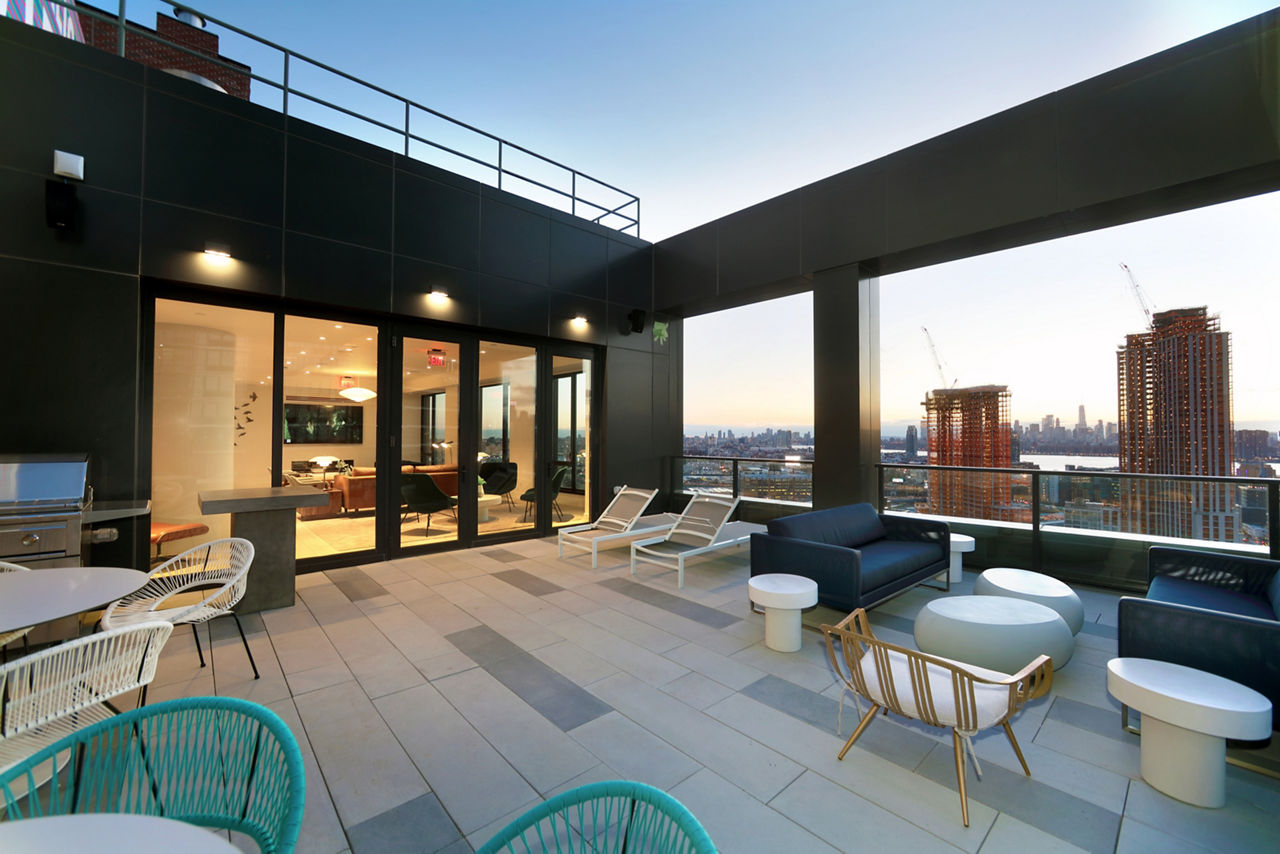 Roof deck at Watermark Lic Queens (2 of 3)