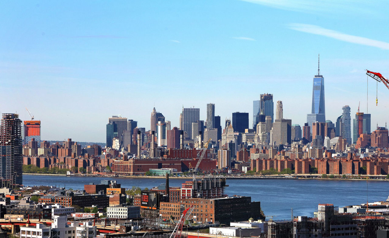 Watermark LIC: Luxury apartment in Long Island City