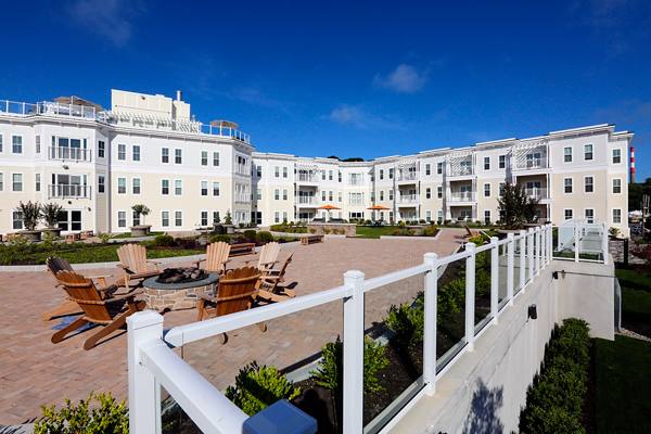 courtyard at The Shipyard at Port Jefferson Harbor Apartments 