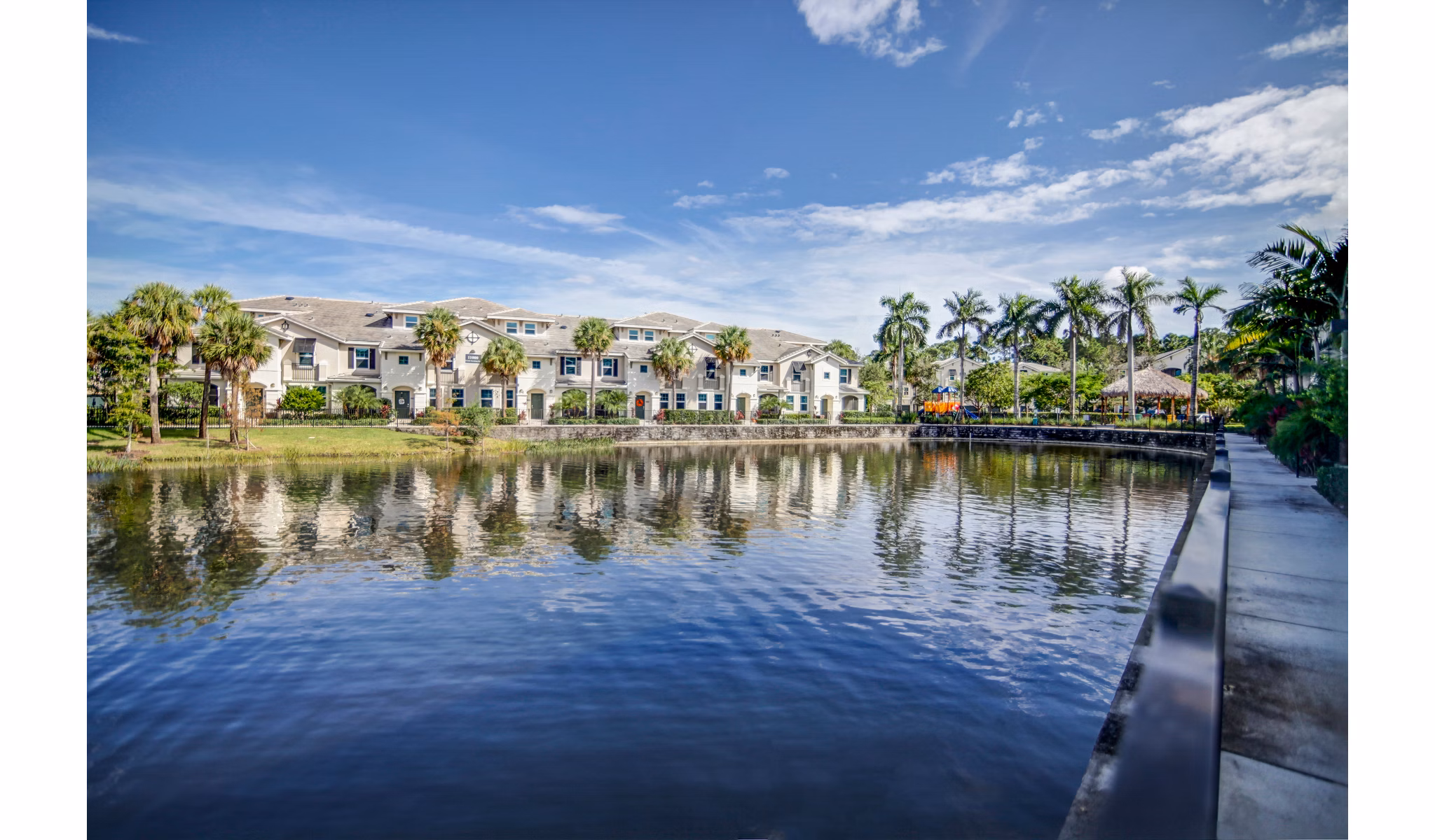 The Quaye at Palm Beach Gardens: Luxury of modern apartments in Palm Beach Gardens
