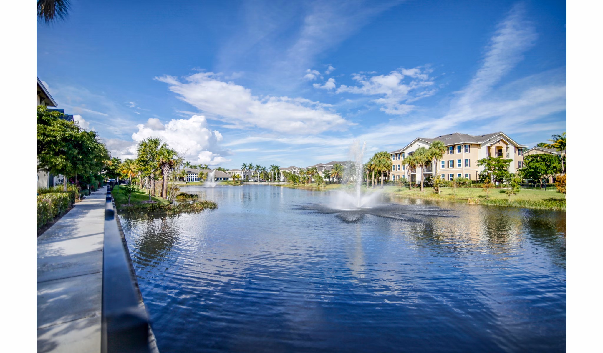 The Quaye at Palm Beach Gardens: Luxury apartments with lush landscaping in Palm Beach Gardens