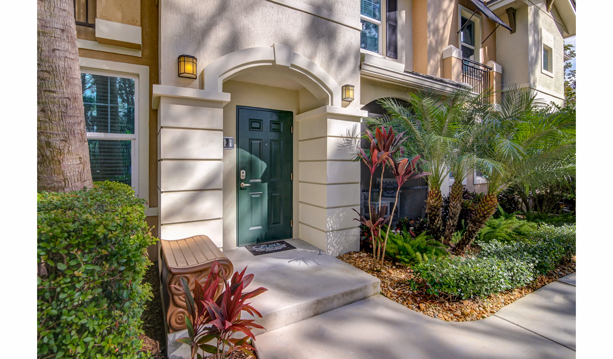 The Quaye at Palm Beach Gardens: Elegant luxury apartments with lush landscapes