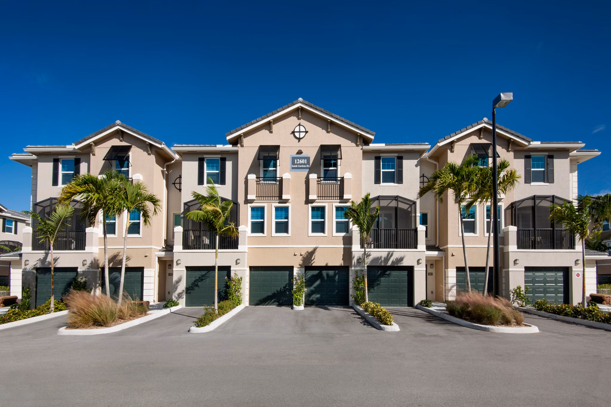 The Quaye at Palm Beach Gardens: Stunning of luxury apartments with tropical landscaping