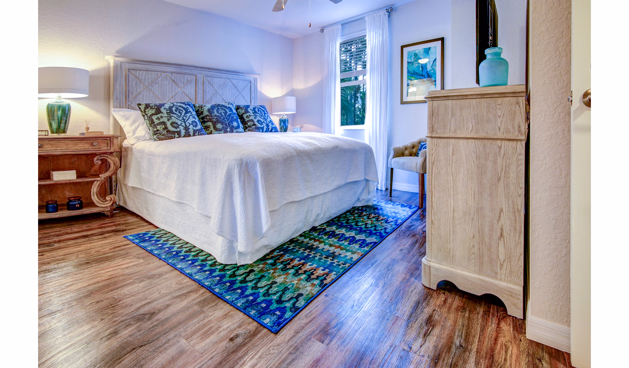 The Quaye at Palm Beach Gardens: Elegant bedroom with modern decor in luxury apartments