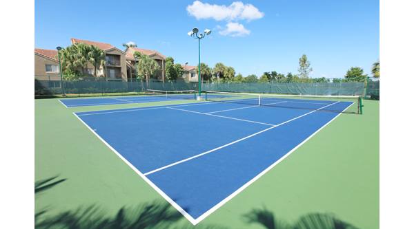 tennis court at Fairlake at Weston Apartments