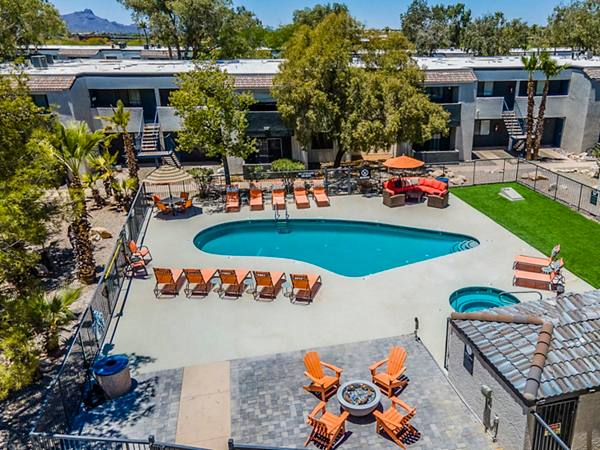 pool at Circ Tucson Apartments