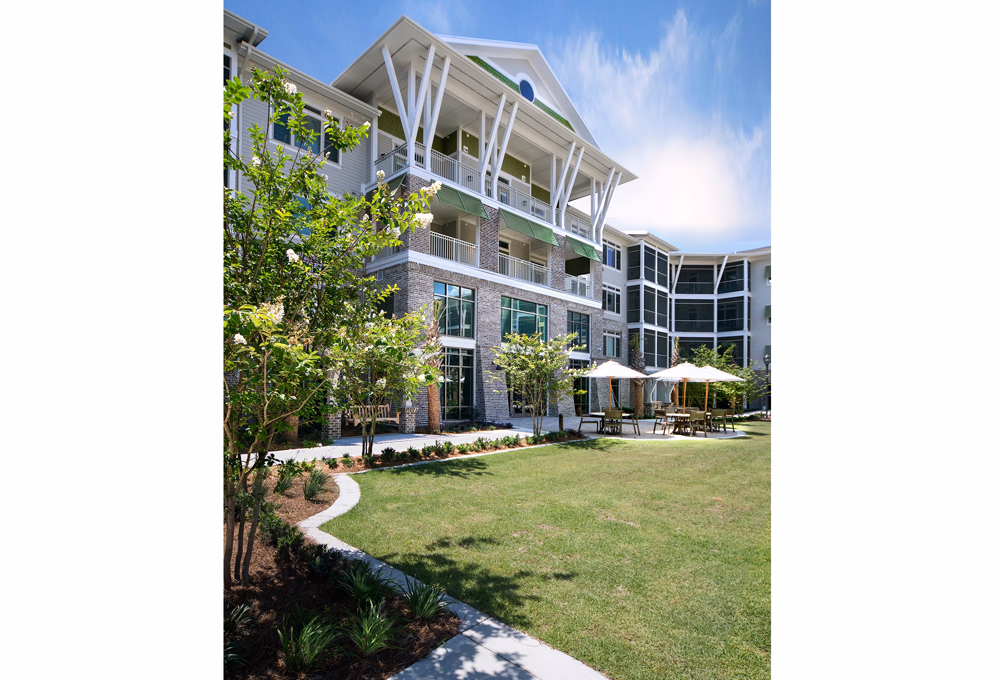 Courtyard with lush landscaping at WaterWalk luxury apartments in Shelter Cove Towne Centre