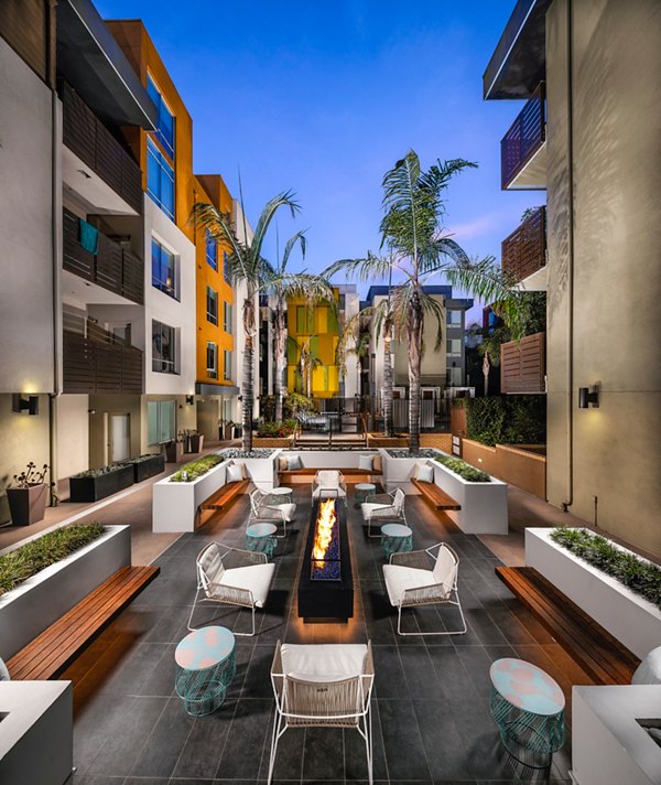 Alaya Hollywood