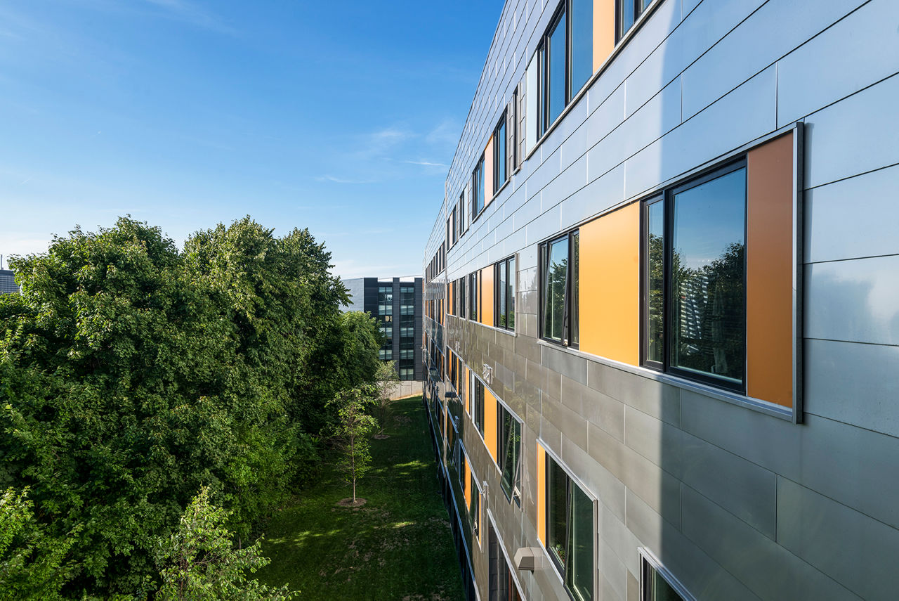 Campus West Apartments: Contemporary design luxury apartments near university campus