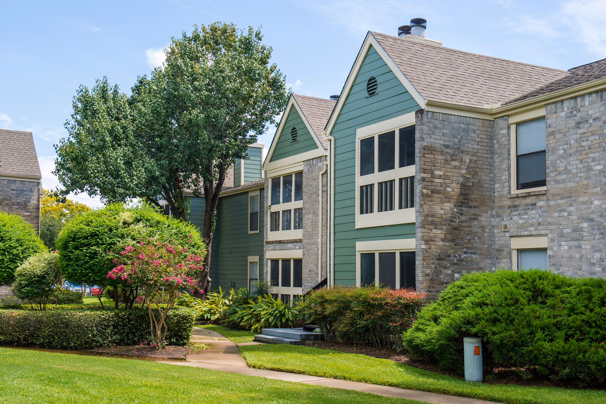 Willow Springs Apartments: Contemporary design in a landscaped setting, perfect example of luxury living at Greystar properties