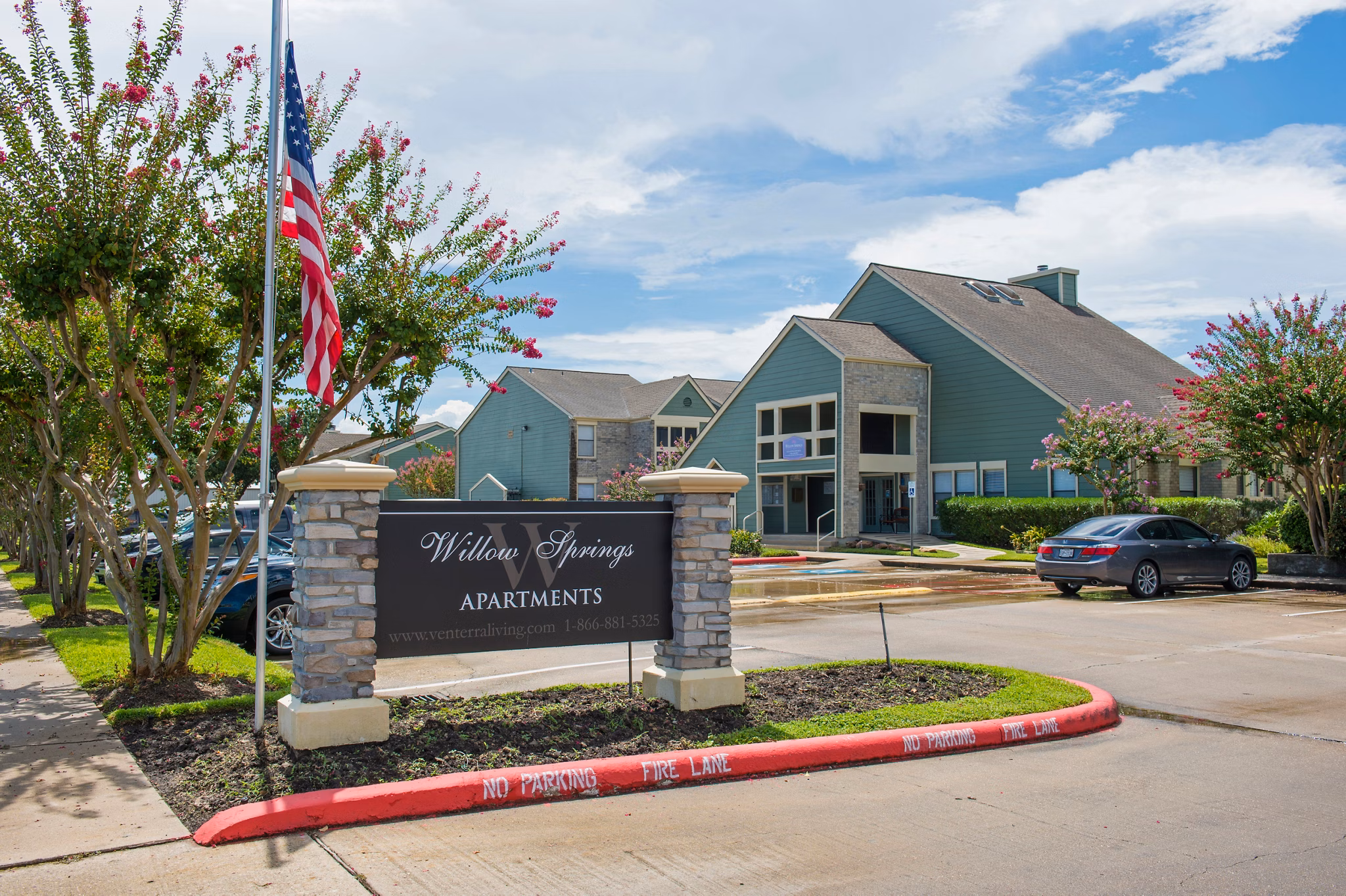 Willow Springs Apartments: Charming three-story with landscaped gardens in a suburban setting