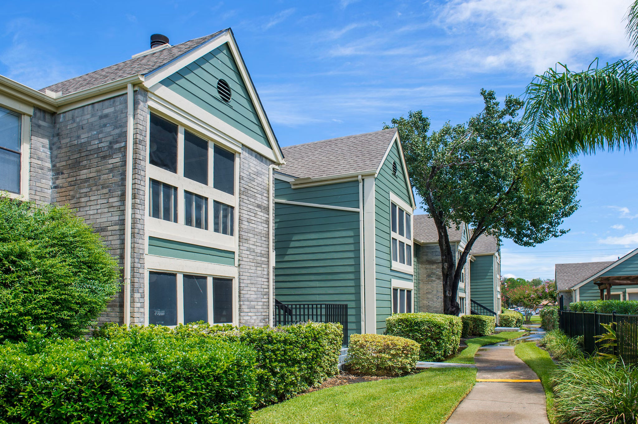 Willow Springs: Elegant view of luxury apartments in a serene suburban setting