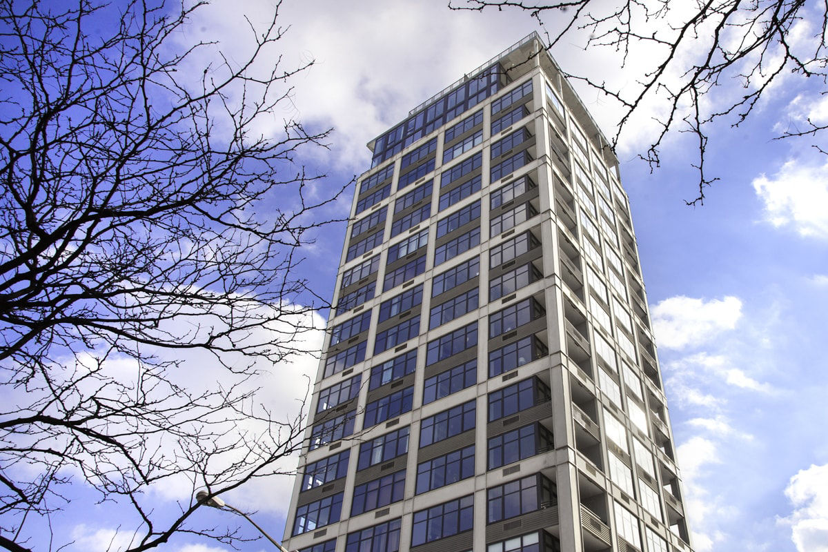 424 Bedford: Luxurious view of modern high-rise apartments in New York City