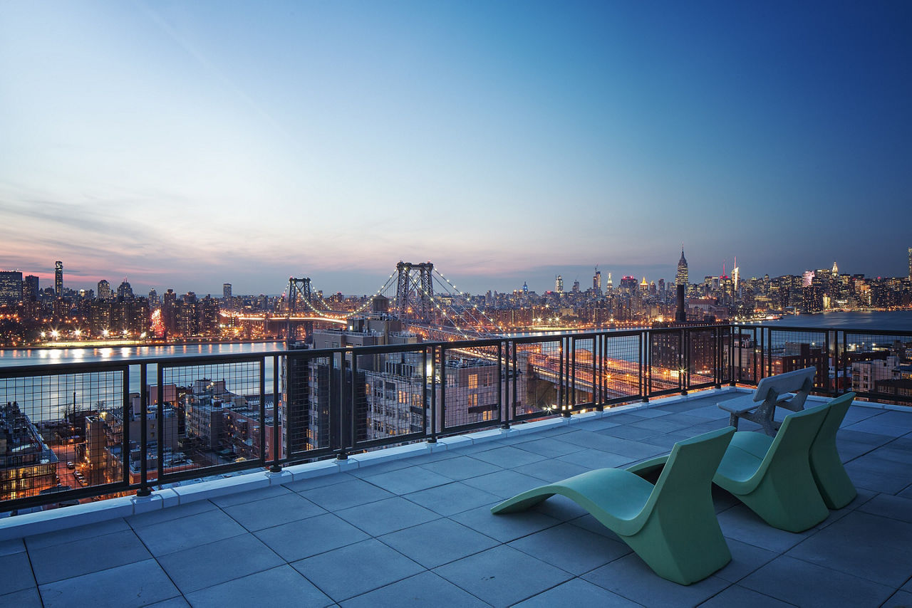 Rooftop patio with modern seating at 424 Bedford luxury apartments