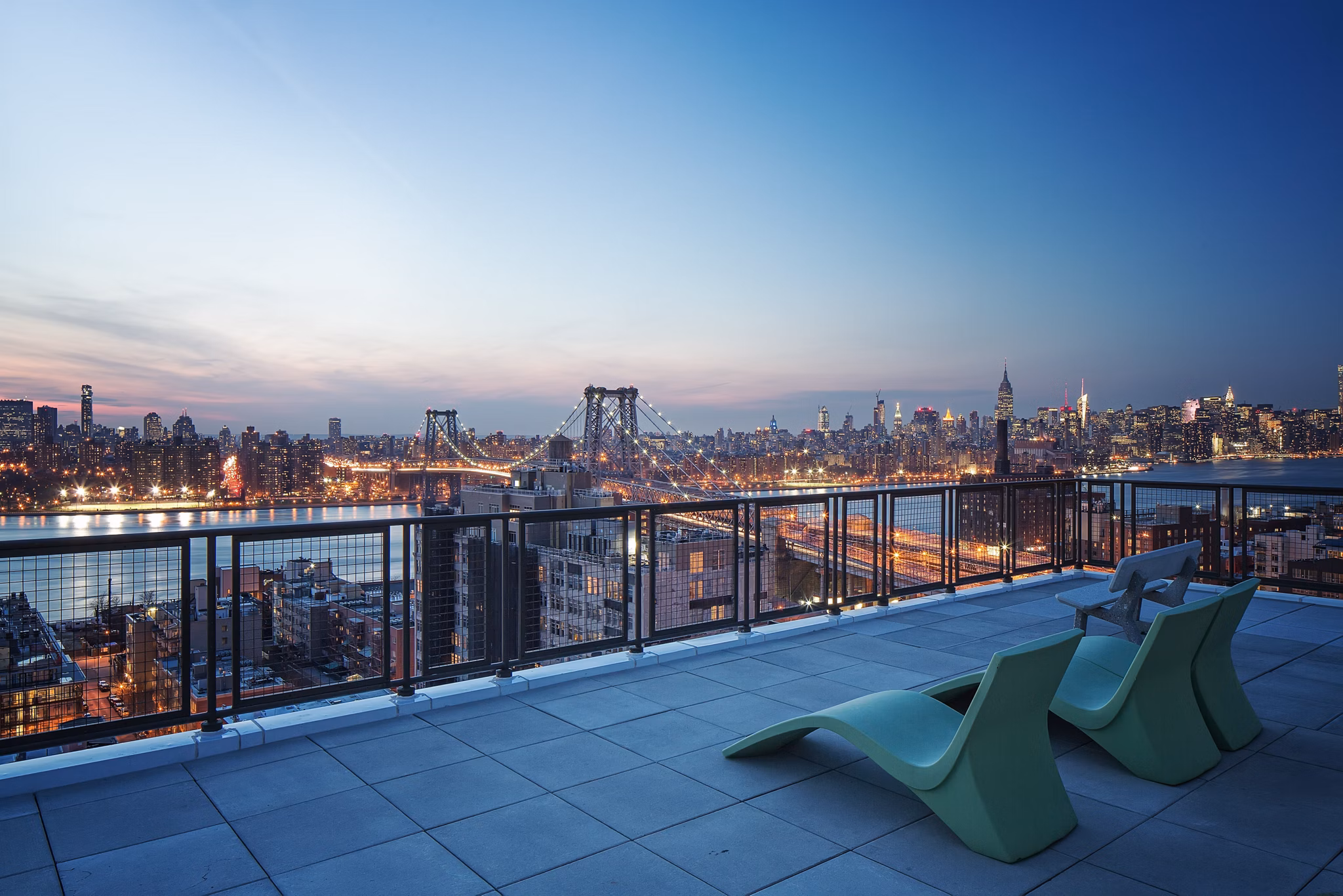 Rooftop patio with modern seating at 424 Bedford luxury apartments