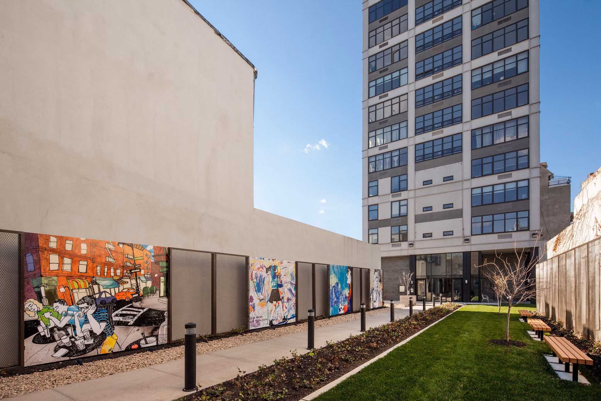Relaxing courtyard featuring lush gardens and seating at 424 Bedford luxury apartments