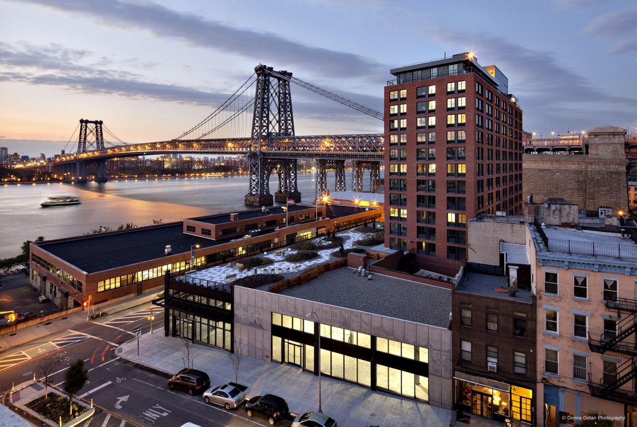 424 Bedford: Luxury high-rise apartments in vibrant urban setting