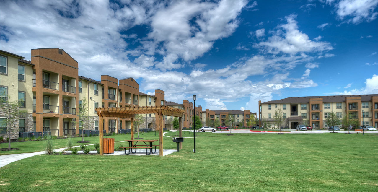 Spacious outdoor grill area at Retreat at Shadow Creek Ranch, featuring modern barbecue stations and seating for gatherings