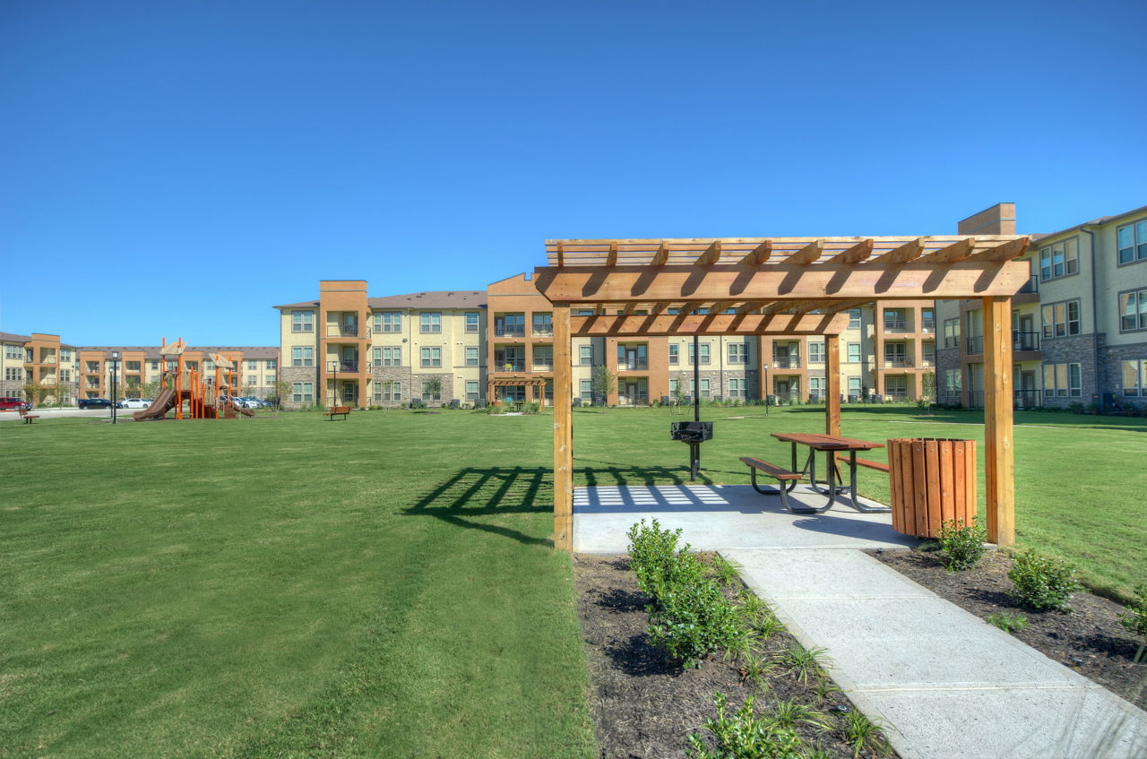 Outdoor grilling area with modern BBQ facilities at Retreat at Shadow Creek Ranch luxury apartments