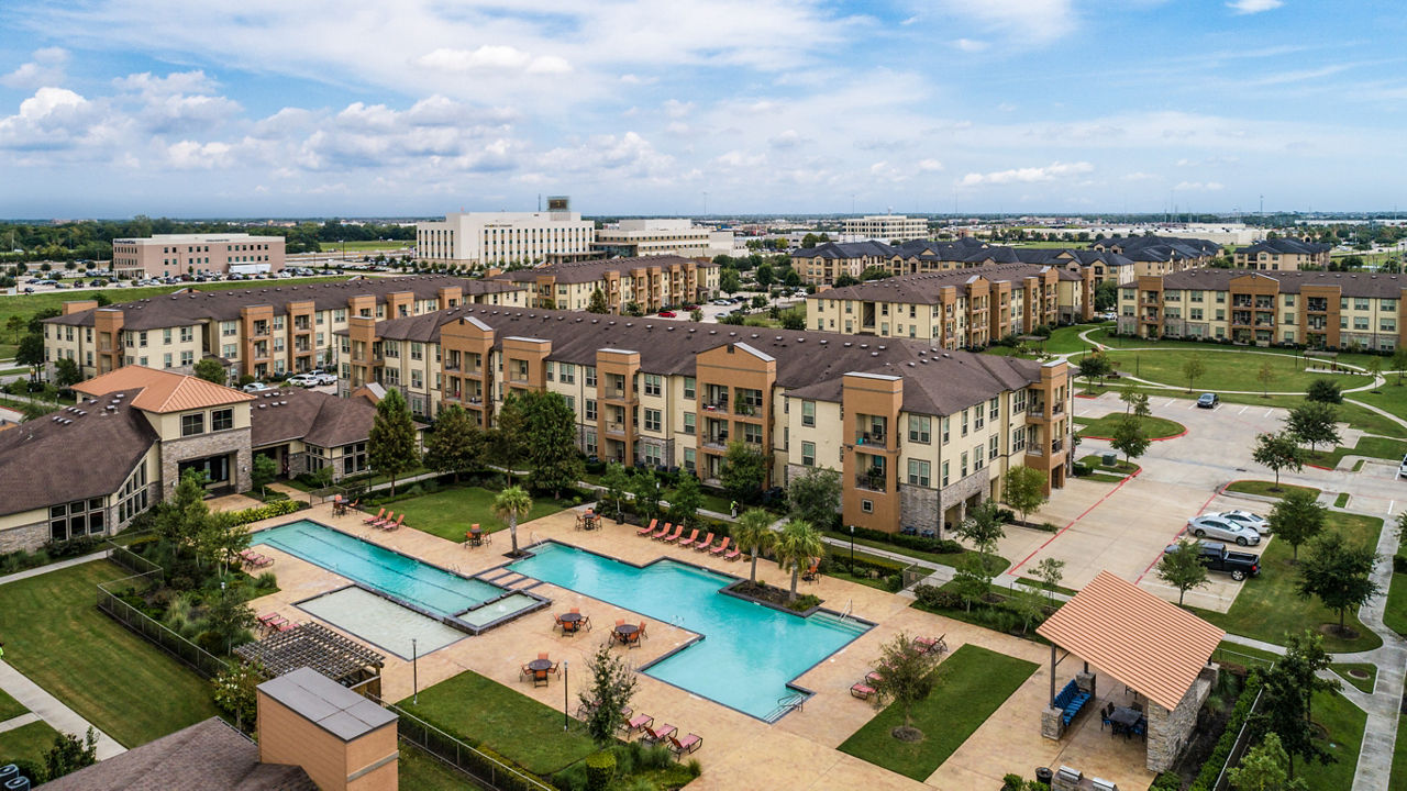 Retreat at Shadow Creek Ranch: Elegant of luxury apartments in Pearland, Texas
