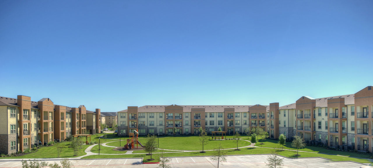 Stylish courtyard with lounge seating at Retreat at Shadow Creek Ranch luxury apartments in Pearland