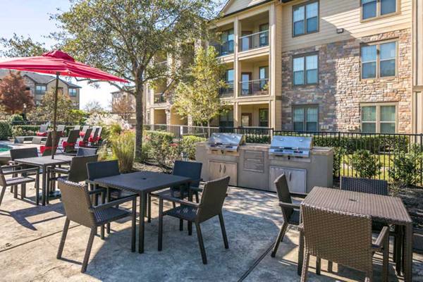 grill area at Discovery at Shadow Creek Ranch Apartments
